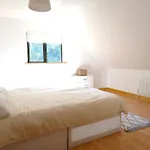 Four Bedroom House By Travel Lets Short Term Agency Donegal With Free Wifi לטרקני