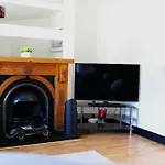 Four Bedroom House By Travel Lets Short Term Agency Donegal With Free Wifi לטרקני