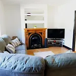Four Bedroom House By Travel Lets Short Term Agency Donegal With Free Wifi דירה