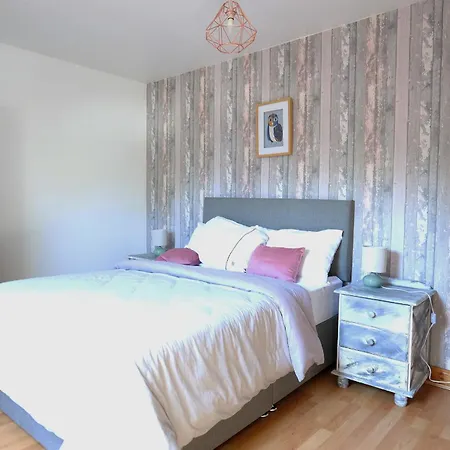 Four Bedroom House By Travel Lets Short Term Agency Donegal With Free Wifi *