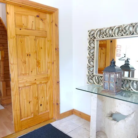 דירה Four Bedroom House By Travel Lets Short Term Agency Donegal With Free Wifi לטרקני