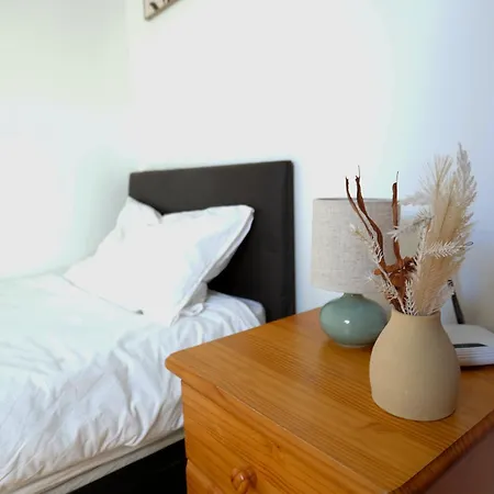 아파트 4Br House By Travel Lets Short Term Rental Agency Donegal With Free Wifi