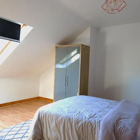 Dudhil House 公寓 *