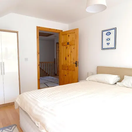 Four Bedroom House By Travel Lets Short Term Agency Donegal With Free Wifi Apartman *