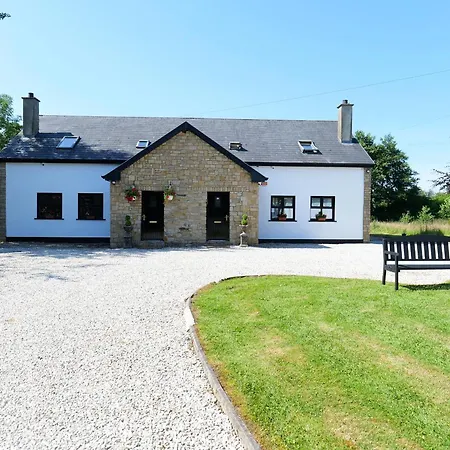 דירה Four Bedroom House By Travel Lets Short Term Agency Donegal With Free Wifi לטרקני