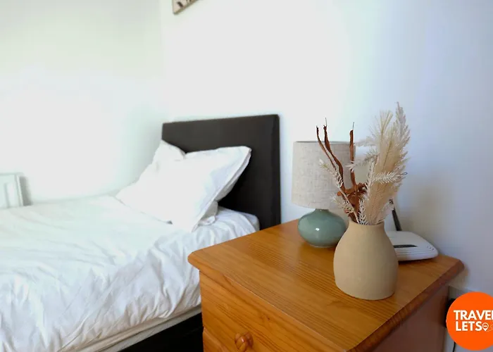 아파트 4Br House By Travel Lets Short Term Rental Agency Donegal With Free Wifi