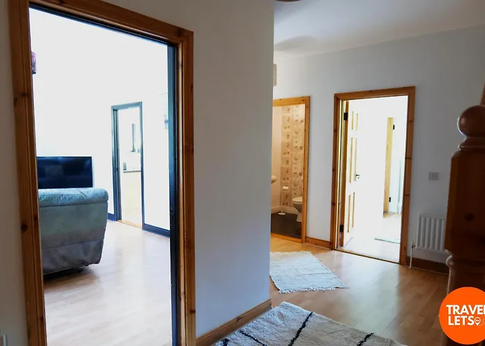 아파트 4Br House By Travel Lets Short Term Rental Agency Donegal With Free Wifi *