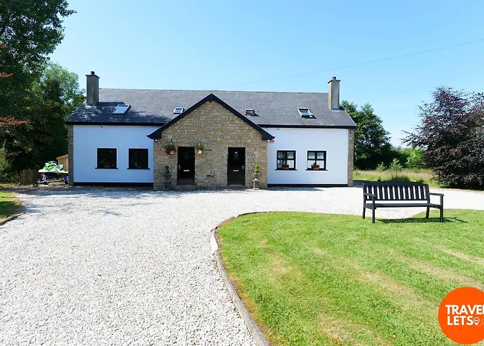 아파트 4Br House By Travel Lets Short Term Rental Agency Donegal With Free Wifi 레터케니